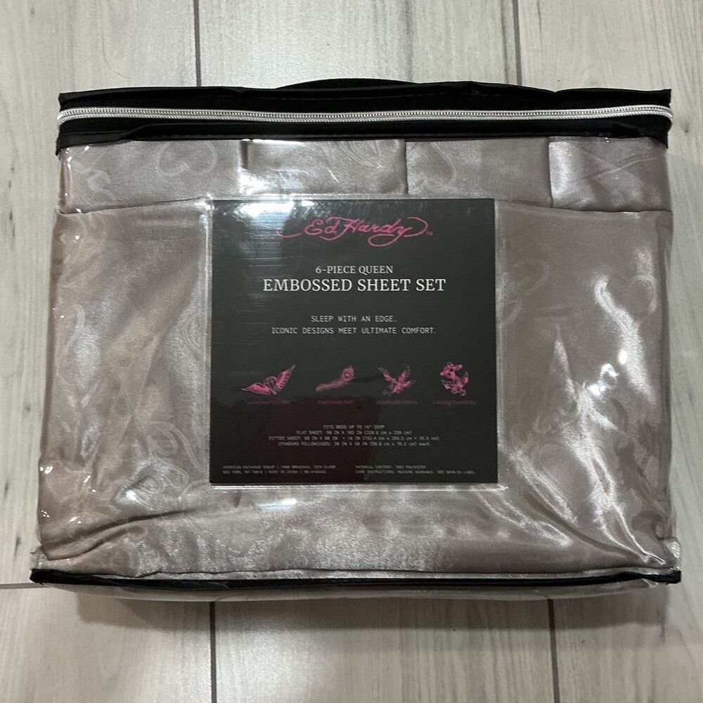 NWT Ed Hardy 6-Piece Queen Embossed Sheet  This is a 6-piece set, which typicall